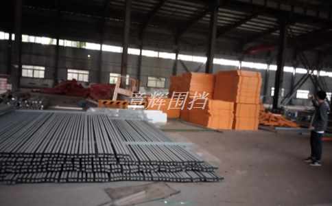金屬?lài)鷵跞绾慰紤]無(wú)障礙通行需求？