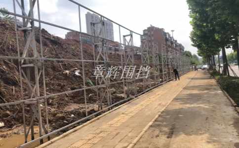 如何避免金屬圍擋施工中發生高空墜落事故?(金屬圍擋施工中高空安全防護措施) 如何避免金屬圍擋施工中發生高空墜落事故?(金屬圍擋施工中高空安全防護措施)